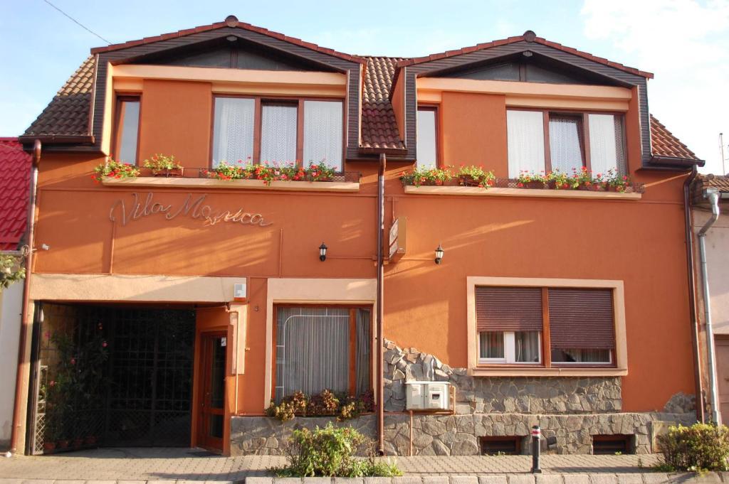 مبيت وإفطار Târgu-Mureş Vila Monica المظهر الخارجي الصورة